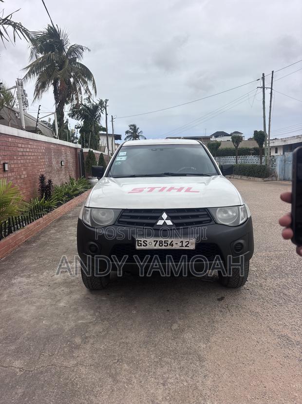 Mitsubishi L200 2012 White