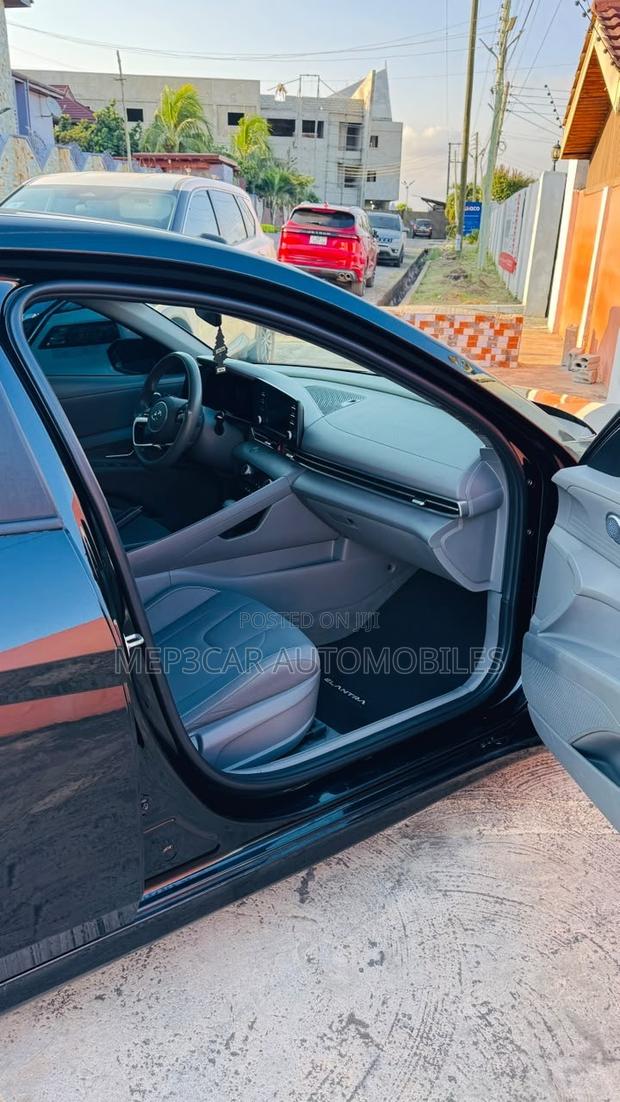 Hyundai Elantra 2021 Black
