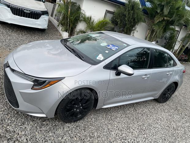 Toyota Corolla LE 2020 Silver