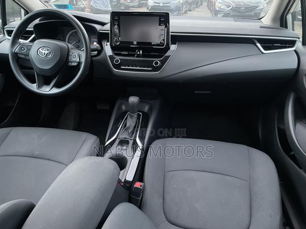 Toyota Corolla LE 2020 Silver