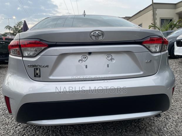Toyota Corolla LE 2020 Silver