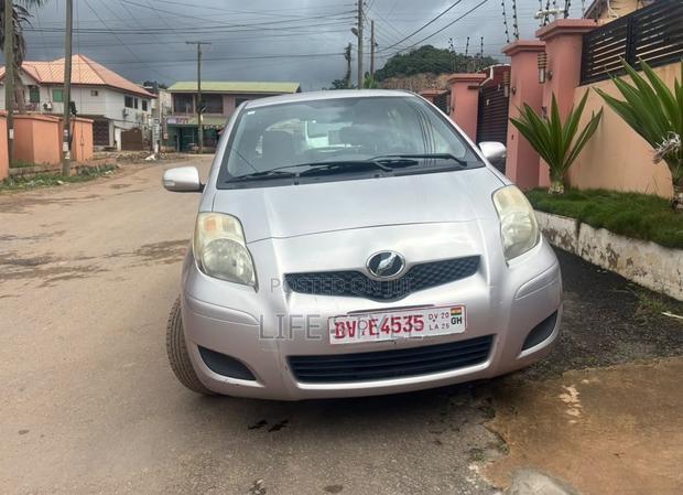 Toyota Vitz 1.0 FWD 3dr 2010 Silver