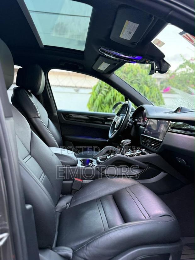 Porsche Cayenne Base AWD 2020 Gray