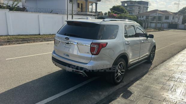Ford Explorer Limited 4dr SUV AWD (3.5L 6cyl 6A) 2016 Silver