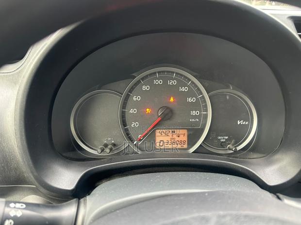 Toyota Vitz 1.3 AWD 5dr 2014 Silver