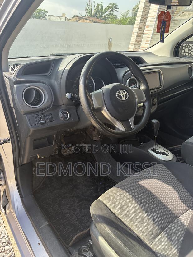 Toyota Vitz 2014 Silver