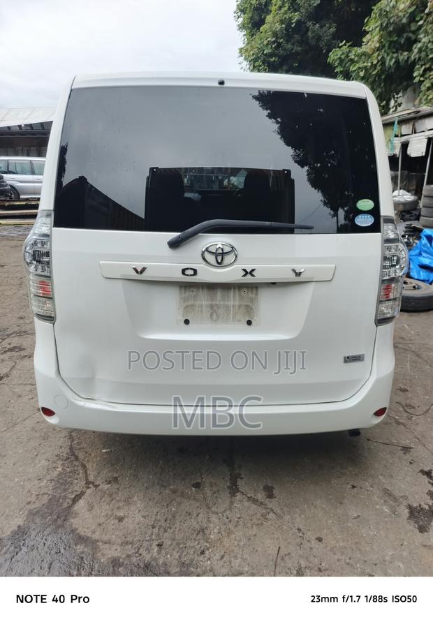 Toyota Voxy 2013 White
