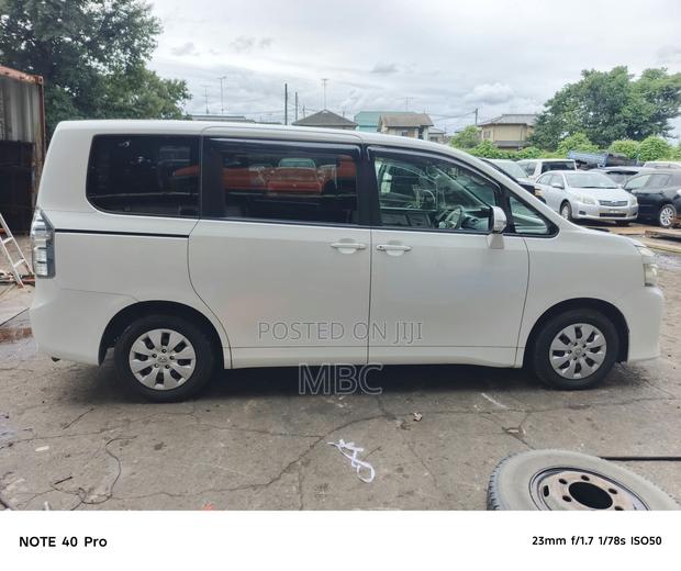 Toyota Voxy 2013 White