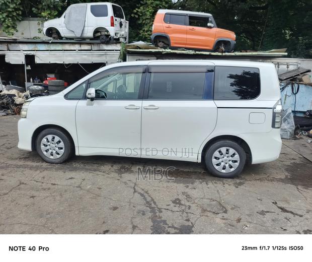 Toyota Voxy 2013 White