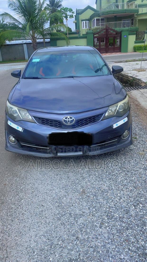 Toyota Camry SE 4dr Sedan (2.5L 4cyl 6A) 2014 Gray