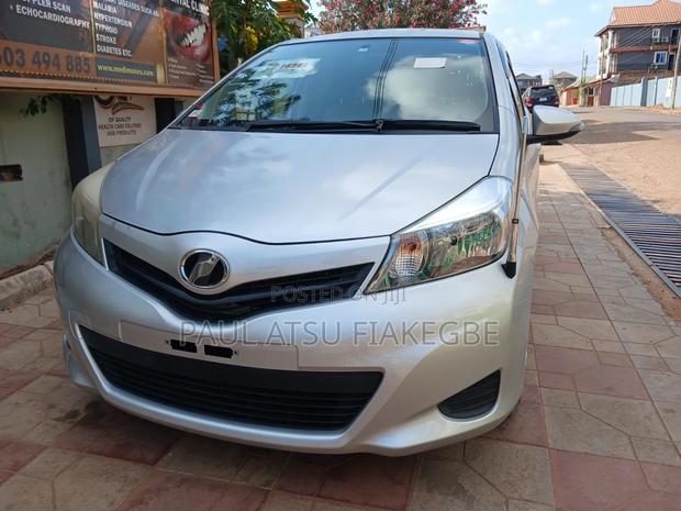 Toyota Vitz 1.3 FWD 5dr 2013 Silver