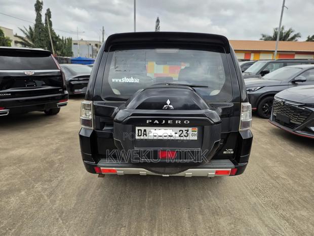 Mitsubishi Pajero 2016 Black
