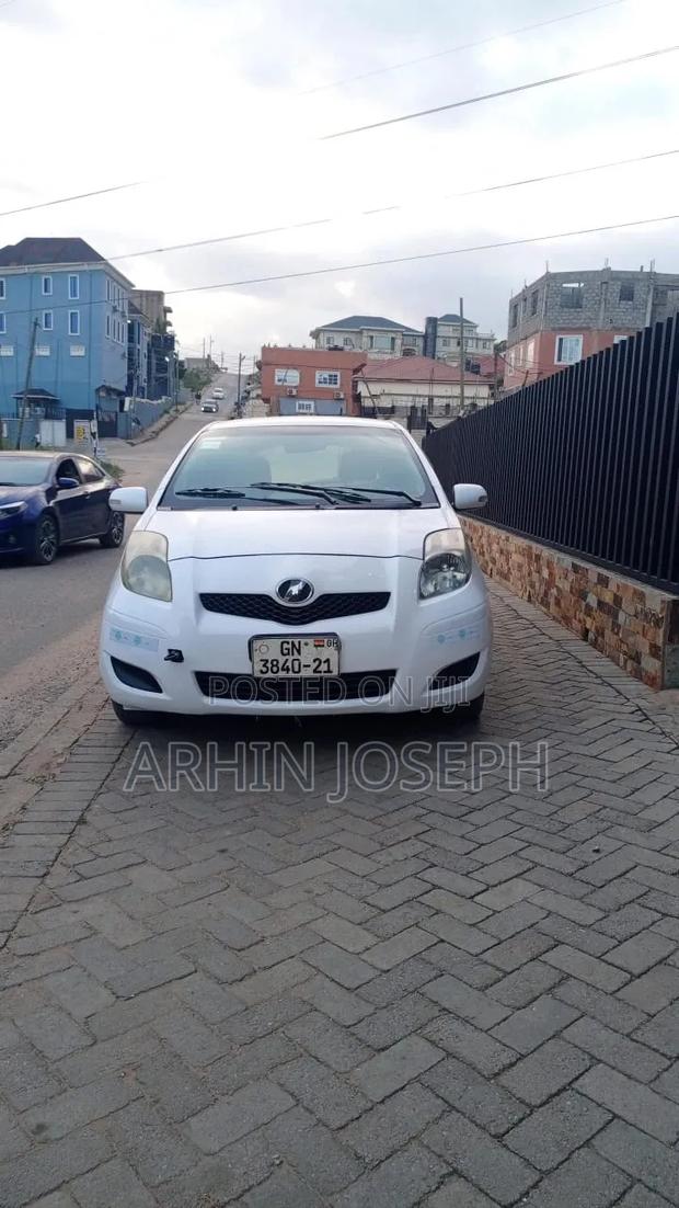Toyota Vitz 2010 White