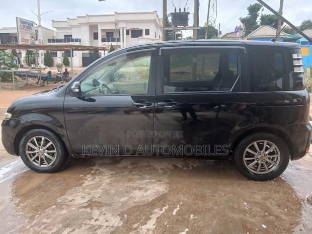 Toyota Sienta 1.5 FWD 2010 Black