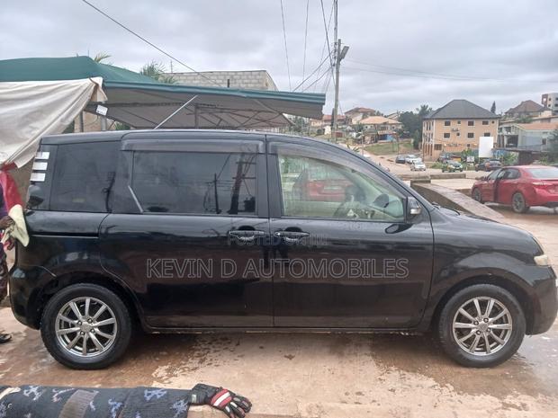 Toyota Sienta 1.5 FWD 2010 Black