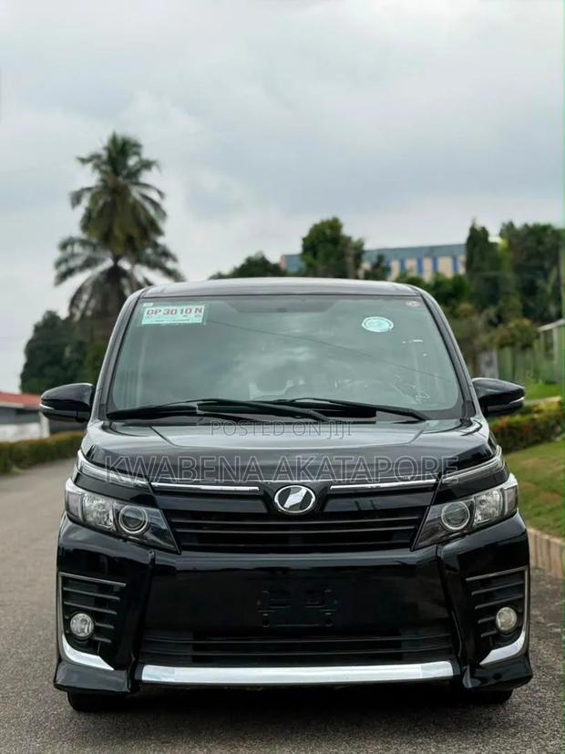 Toyota Voxy 2016 Black