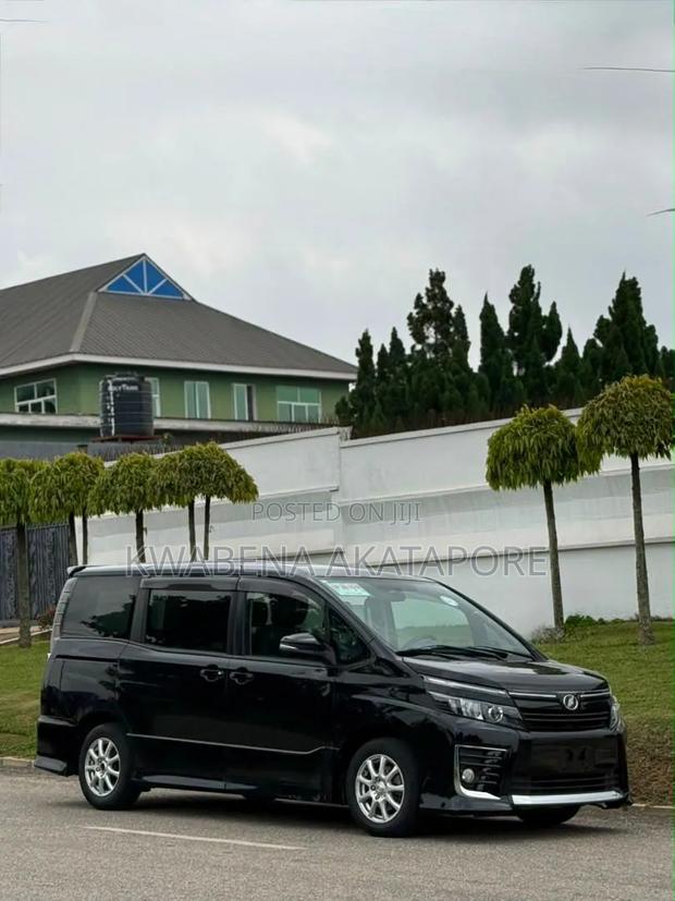 Toyota Voxy 2016 Black