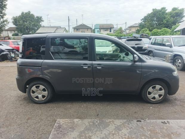 Toyota Sienta 2013 Silver