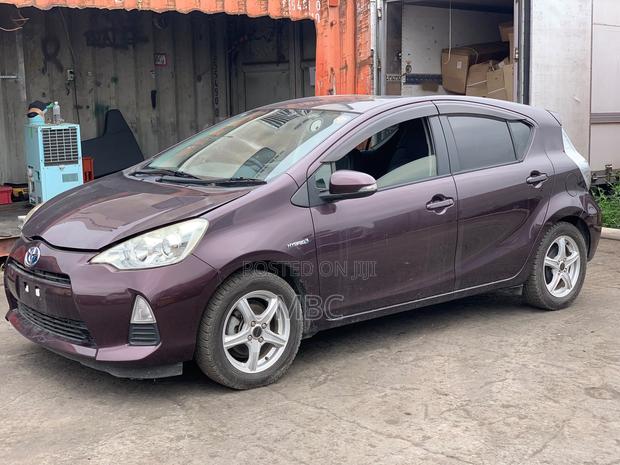 Toyota Aqua 2013 Maroon