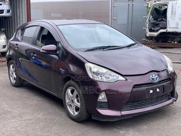 Toyota Aqua 2013 Maroon