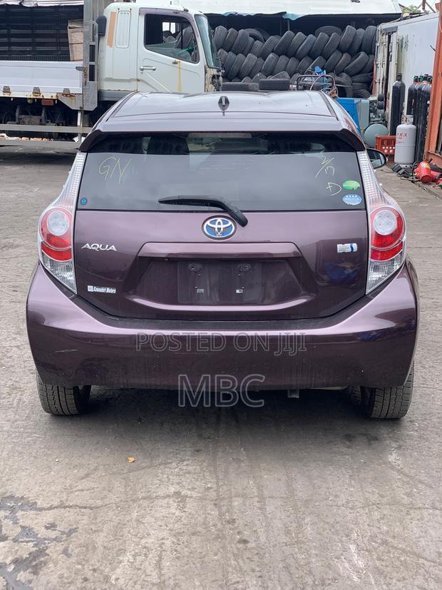 Toyota Aqua 2013 Maroon
