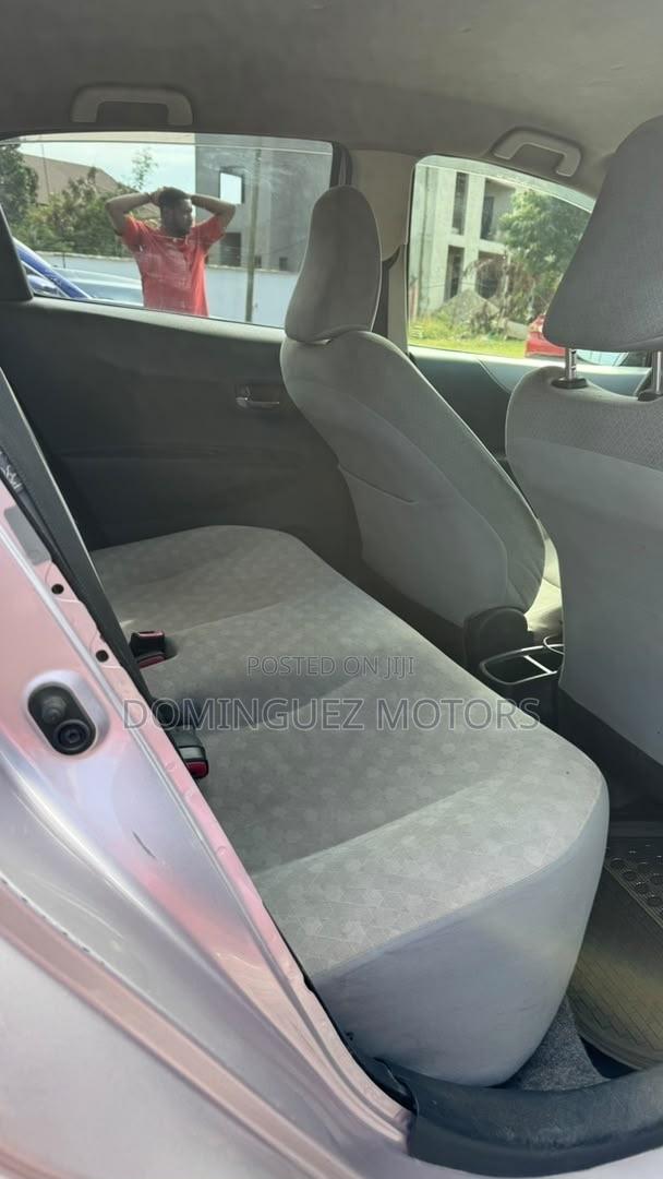Toyota Vitz 2013 Silver