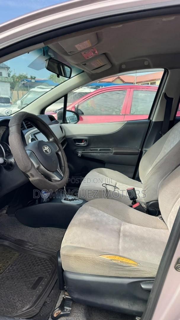 Toyota Vitz 2013 Silver