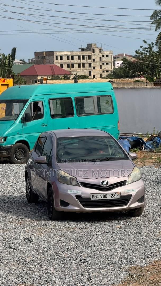 Toyota Vitz 2013 Silver