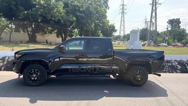 Toyota Tacoma SR Double Cab 4WD 5.0 ft. SB (Automatic) 2025 Black