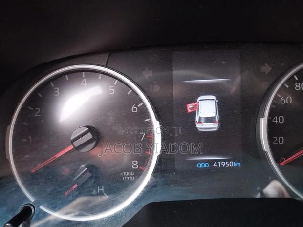 Toyota RAV4 LE 2021 Silver