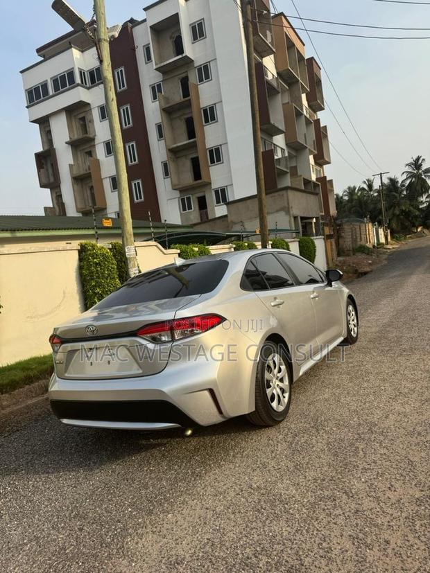 Toyota Corolla LE 2021 Silver