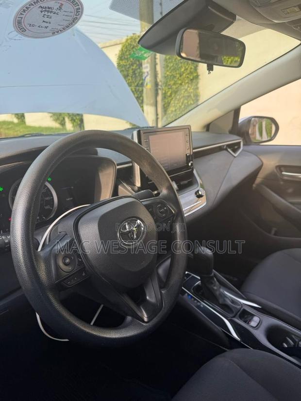 Toyota Corolla LE 2021 Silver