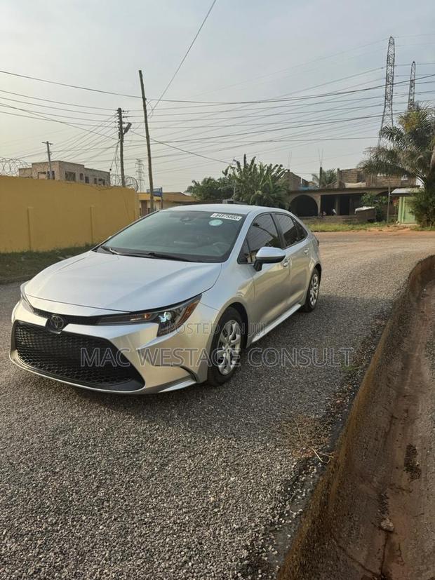 Toyota Corolla LE 2021 Silver