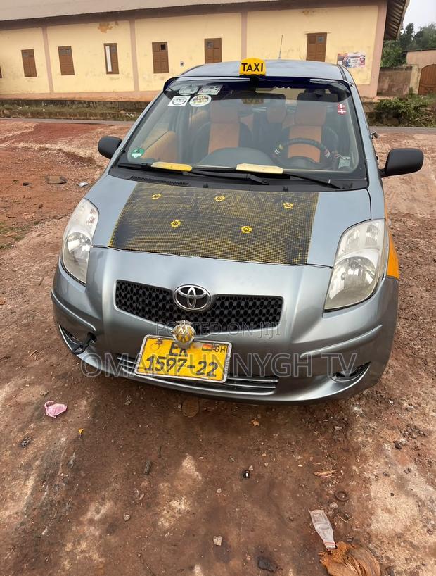 Toyota Yaris 2010 Silver