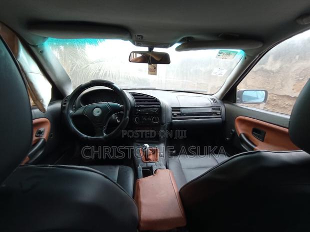 BMW 318i 1999 Green