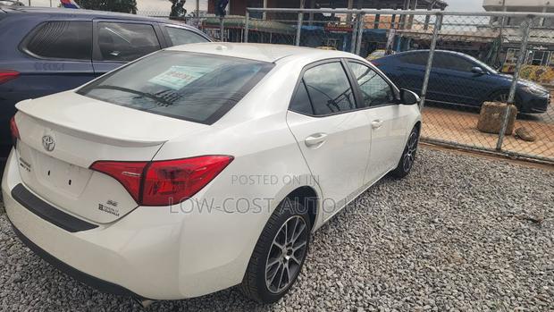 Toyota Corolla SE Special Edition 4dr Sedan (1.8L 4cyl CVT) 2017 White