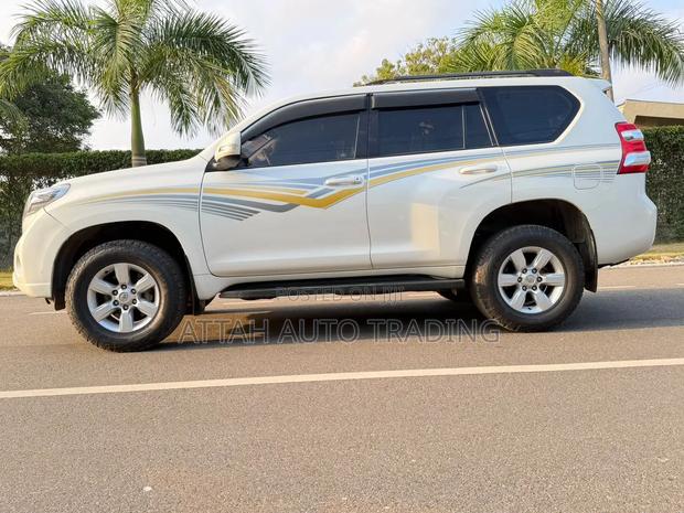 Toyota Land Cruiser Prado 2017 White