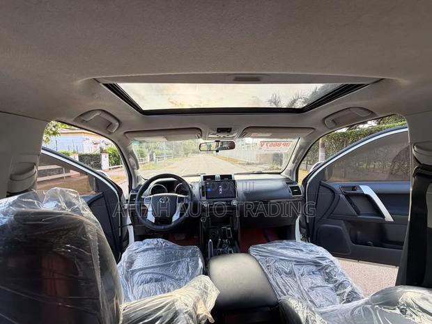 Toyota Land Cruiser Prado 2017 White