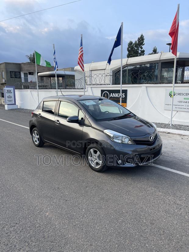 Toyota Vitz 1.3 FWD 5dr 2013 Gray