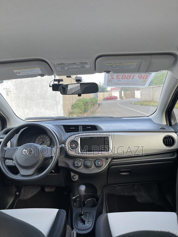 Toyota Vitz 1.3 FWD 5dr 2013 Gray