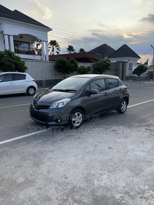 Toyota Vitz 1.3 FWD 5dr 2013 Gray