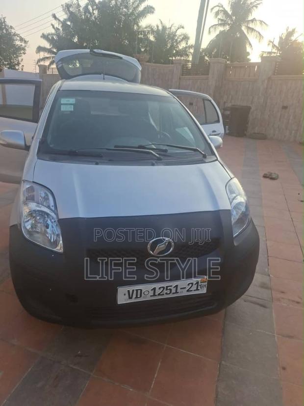 Toyota Vitz 1.0 FWD 3dr 2010 Silver