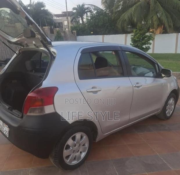 Toyota Vitz 1.0 FWD 3dr 2010 Silver