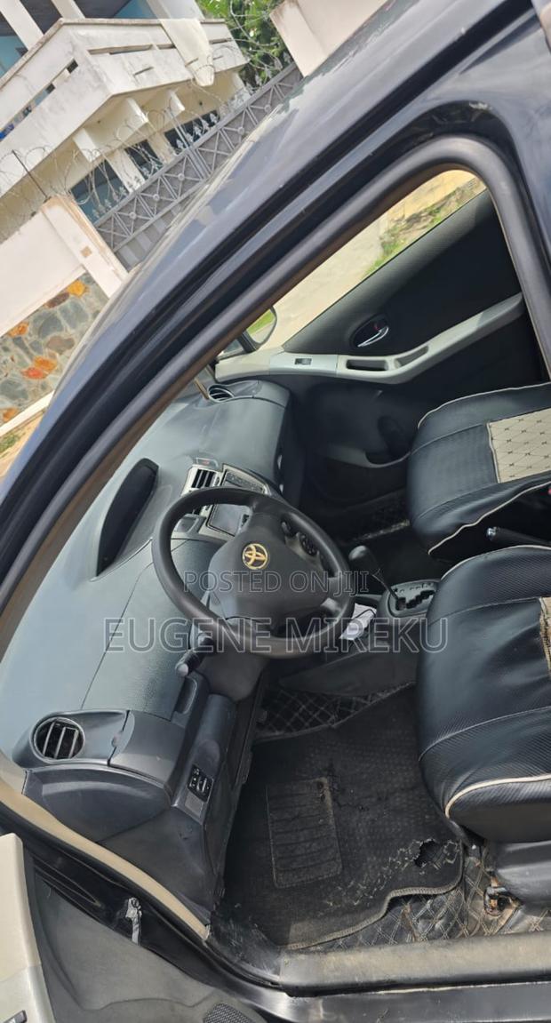 Toyota Vitz 2010 Black