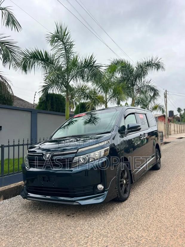 Toyota Voxy 2015 Black