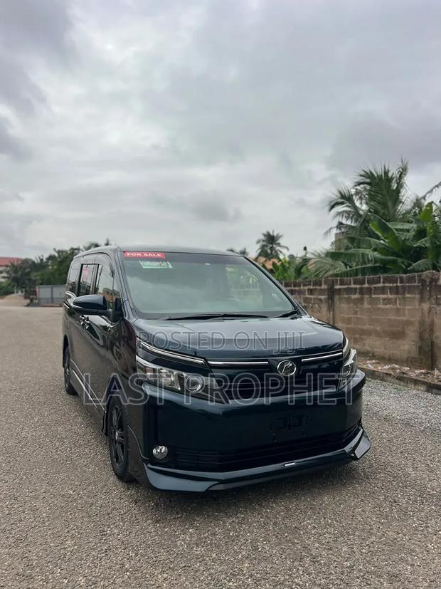 Toyota Voxy 2015 Black