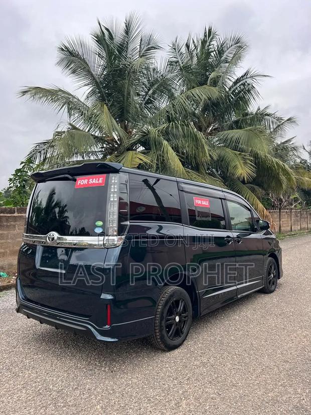 Toyota Voxy 2015 Black