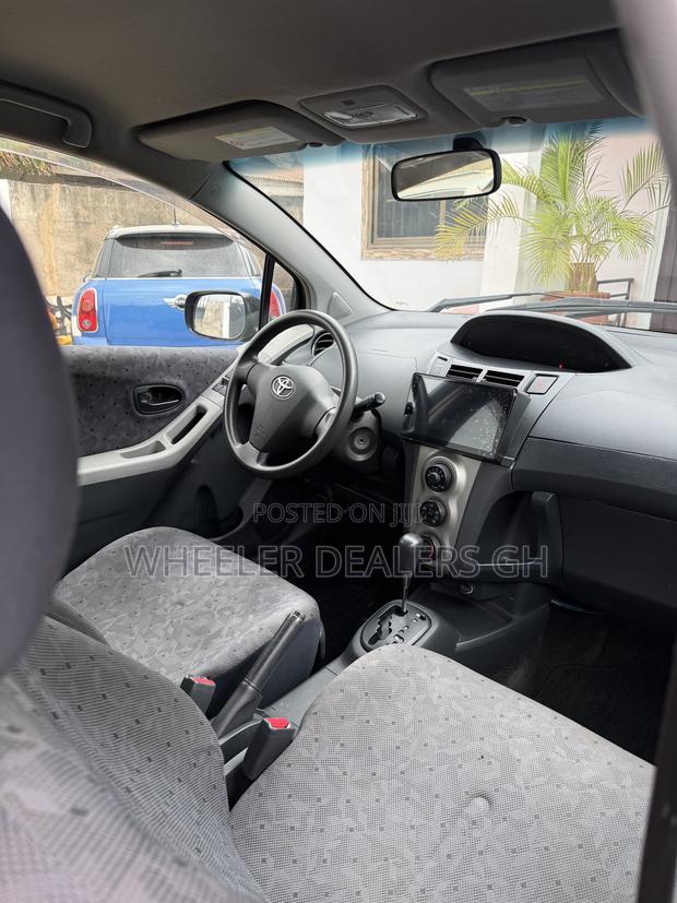 Toyota Vitz 1.3 AWD 5dr 2010 Black