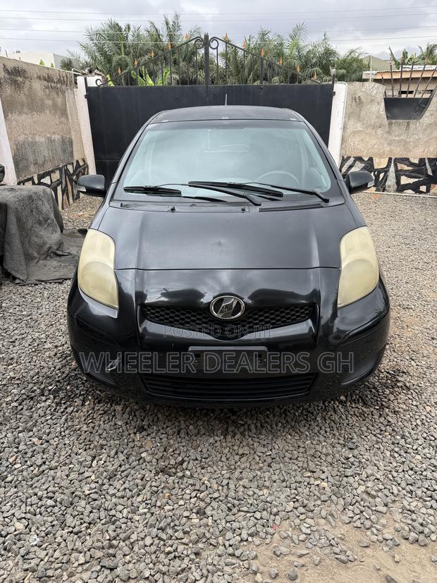 Toyota Vitz 1.3 AWD 5dr 2010 Black