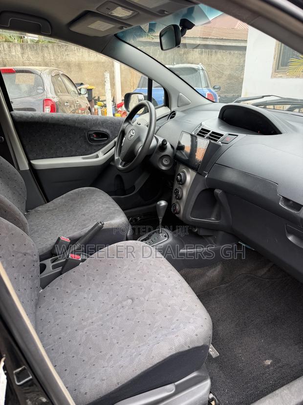 Toyota Vitz 1.3 AWD 5dr 2010 Black